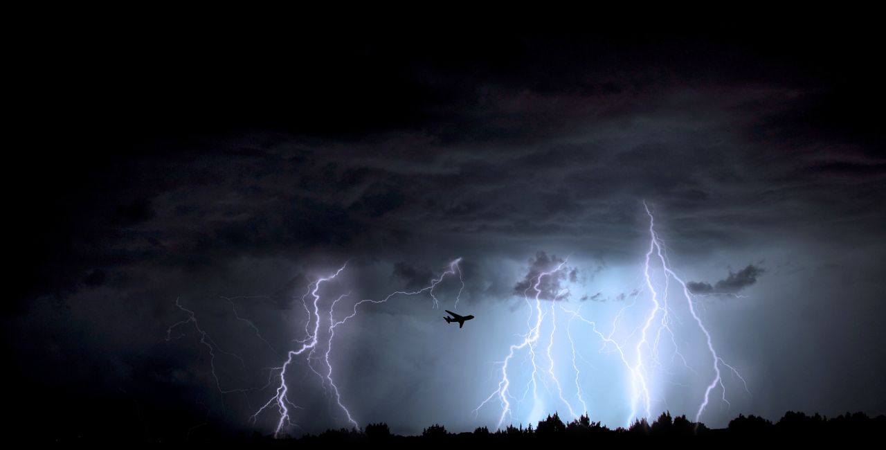 Il silenzio dentro la tempesta invisibile